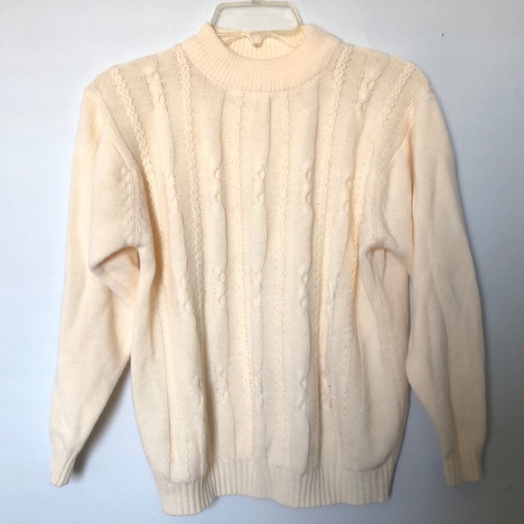 Sweaters - White Knitted Long Sleeves